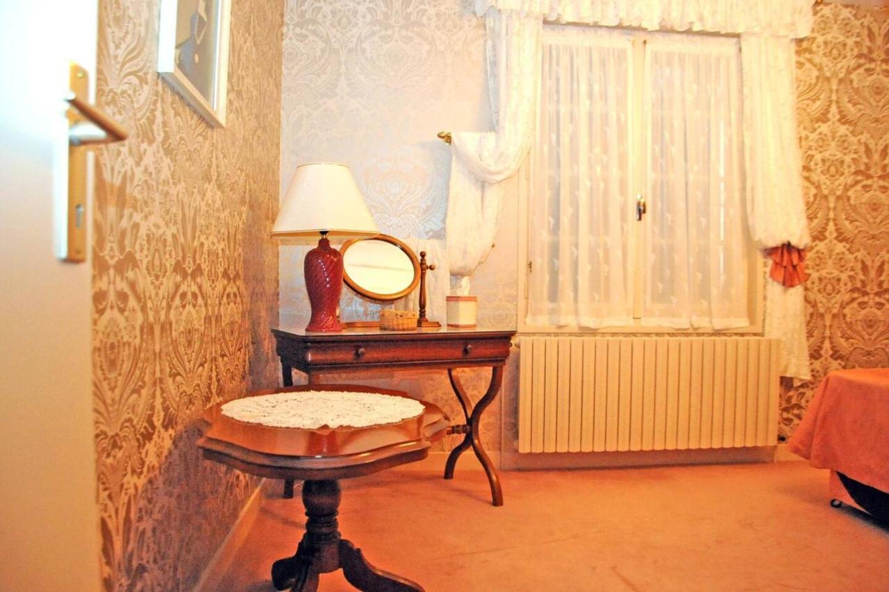 1 Bedroom House 20Min Walk To Centre In Турню Екстериор снимка